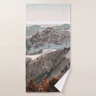 BIRD'S-EYE VIEW OF SNOW COVERED MOUNTAIN UNDER CLE BATH TOWEL