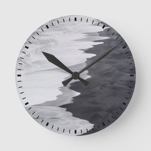 Black and white beach scenic round clock (Front)