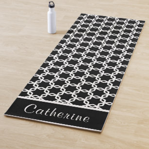 Black and White Chainlink Lattice Pattern Yoga Mat