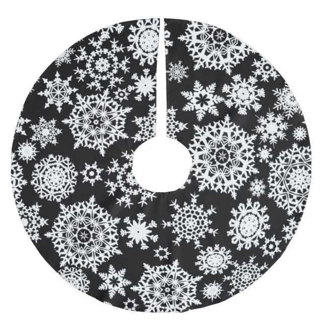 Black and White Christmas Snowflake Pattern Brushed Polyester Tree Skirt (Front)