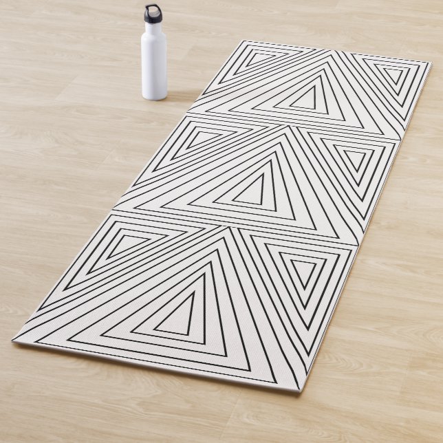 Black and White Concentric Triangle Pattern     Yoga Mat (In Situ)