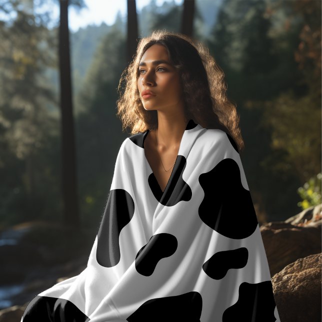 Black and white Cow Print Fleece Blanket (Creator Uploaded)