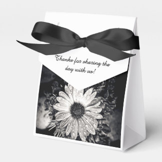 Black and White Daisy Flower Favour Box