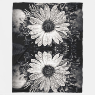 Black and White Daisy Flower Fleece Blanket