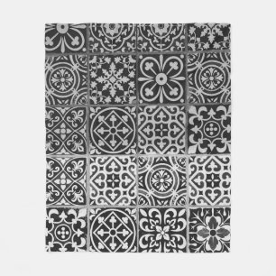 Black and white damask patterns fleece blanket