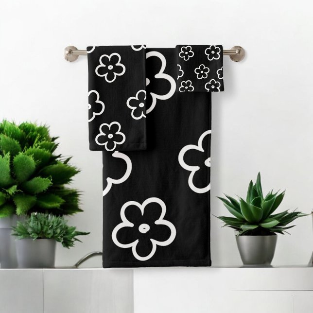 Black and White Flower Pattern Bath Towel Set (Creator Uploaded)