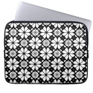 Black and white geometric pattern laptop sleeve