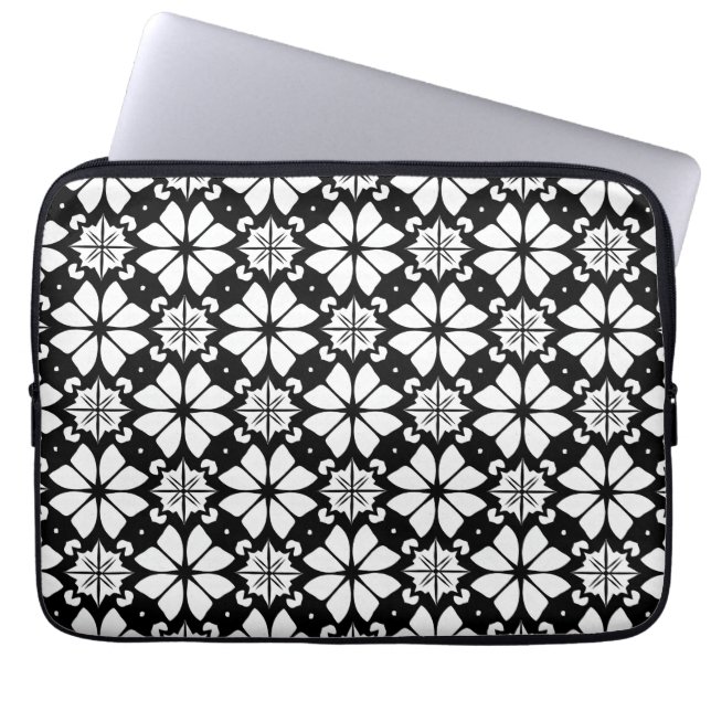 Black and white geometric pattern laptop sleeve (Front)
