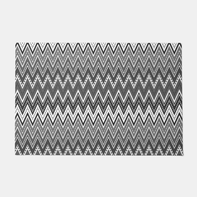Black and white geometric zigzag pattern doormat (Front)