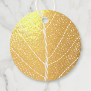 Black and white glowing leaf close-up favour tags