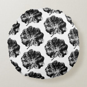 Black and White Lady's Mantle Leaf Print Pattern Round Cushion