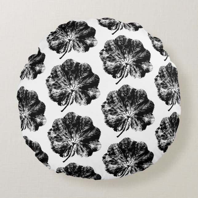 Black and White Lady's Mantle Leaf Print Pattern Round Cushion (Front)