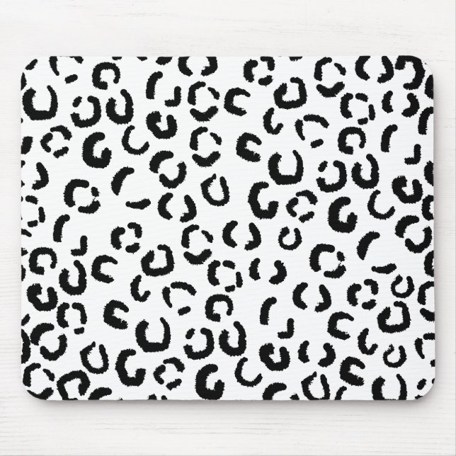Black and White Leopard Print Pattern. Mouse Pad (Front)