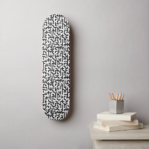 Black and White Maze Graphic Skateboard