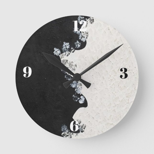 Black and White Minimalist Modern Clock (Front)