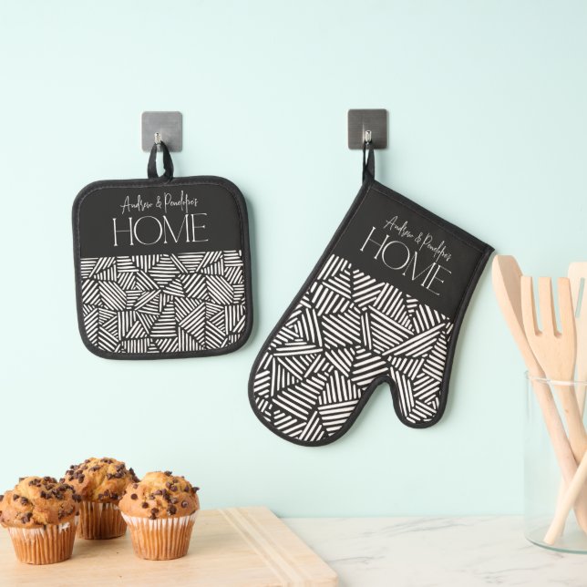 Black and white modern geometric minimal home oven mitt & pot holder set (Insitu(Hanging))