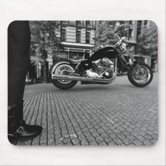 Black and White) Mouse Pad