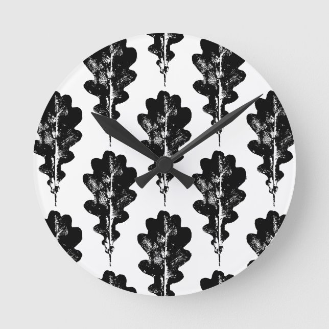 Black and White Oak Leaf Print Pattern Round Clock (Front)
