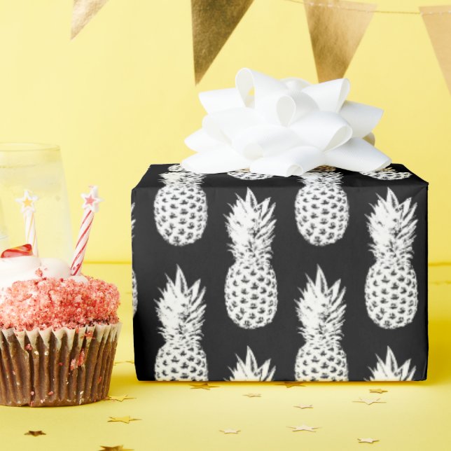Black and white pineapple pattern wrapping paper (Birthday Party)