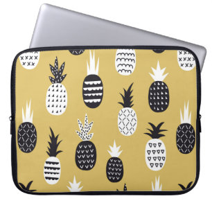 Black and white pineapples seamless pattern laptop sleeve