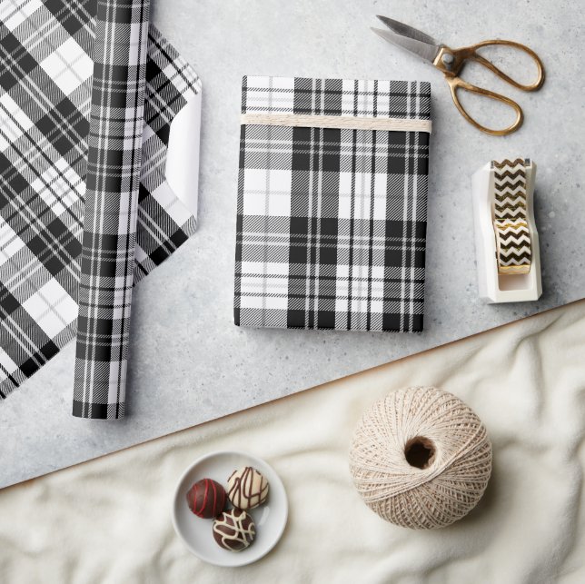 Black and White Plaid Pattern Wrapping Paper (Crafts)