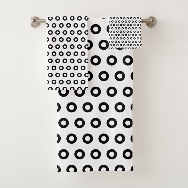 Black and White Polka Ohs Bath Towel Set (Insitu)