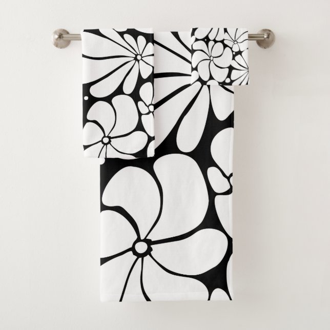 Black And White Retro 70s Flower Graphic Design Bath Towel Set (Insitu)