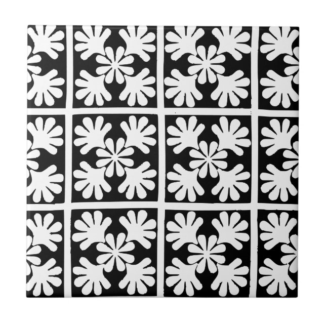 Black and White Scandinavian Oak Leaf Floral Ceramic Tile (Front)