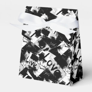 Black and white with spots pattern of love favour box