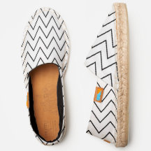 Black and White ZigZag Pattern