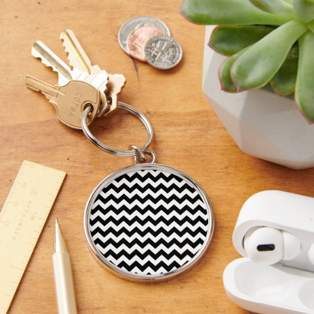 Black and White Zigzag Pattern, Chevron Pattern Key Ring (Desk)