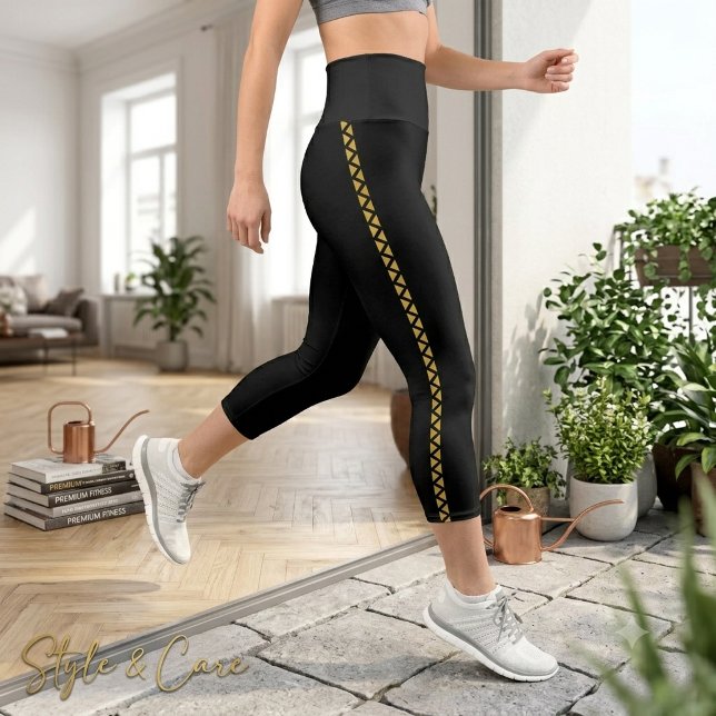 Black Capri Leggings with Bold Gold Side Stripe (Black Capri Leggings with Bold Gold Side Stripe)