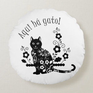 Black cat with flowers and Portuguese expression Round Cushion
