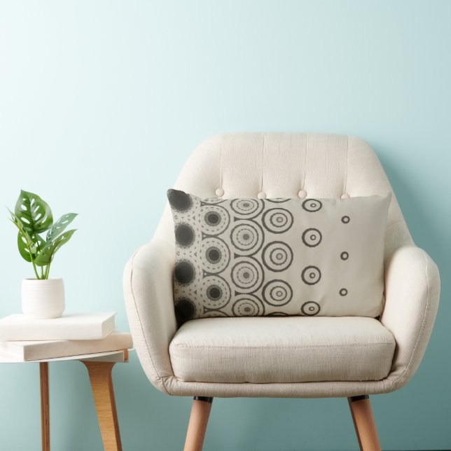 Black circles throw pillow (Chair)