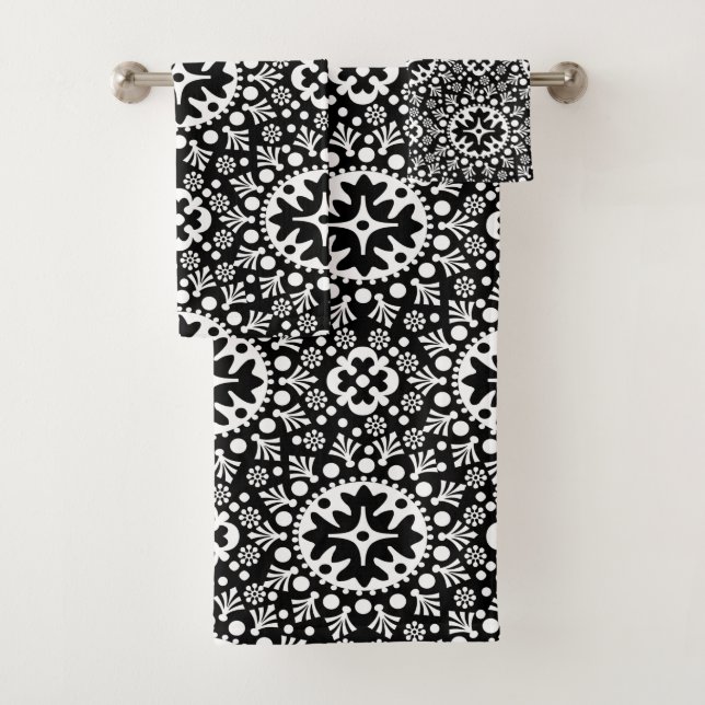 Black Moroccan Tile Pattern Bath Towel Set (Insitu)