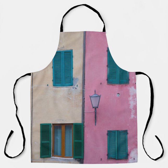 BLACK OUTDOOR SCONCE ON PINK PAINTED WALL APRON (Front)