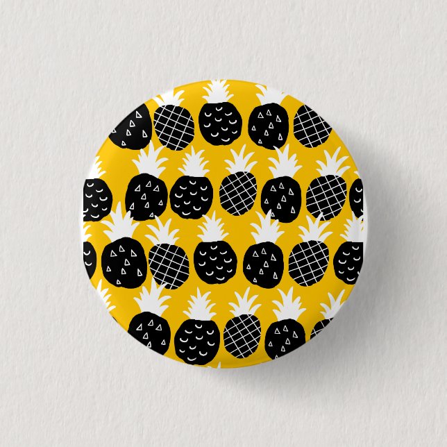 Black pineapples 3 cm round badge (Front)