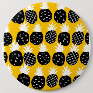 Black pineapples 6 cm round badge