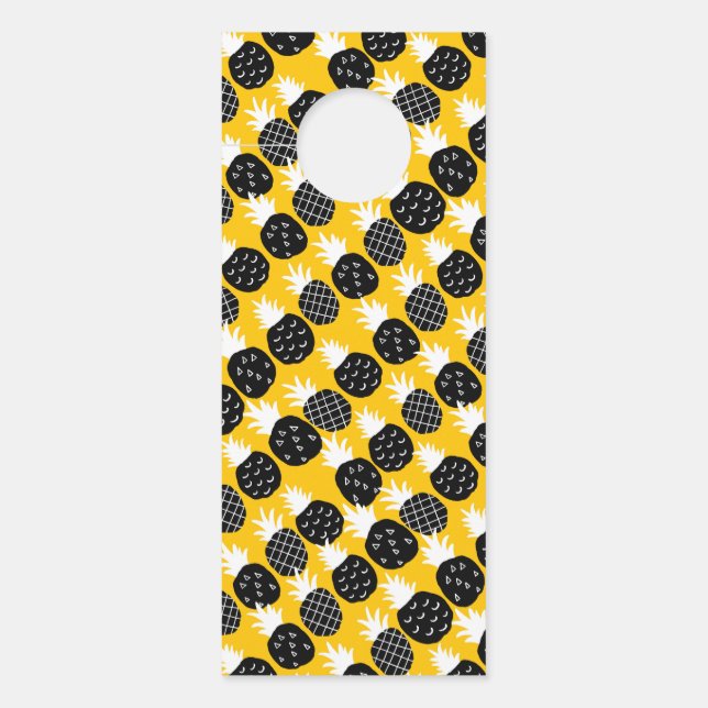 Black pineapples door hanger (Front)