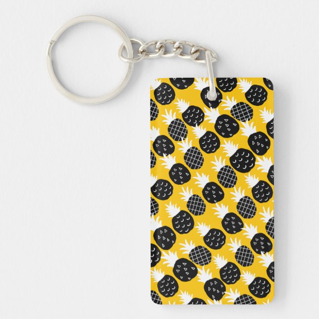 Black pineapples key ring (Front)