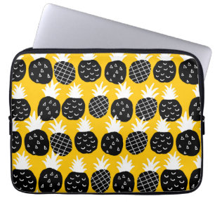 Black pineapples laptop sleeve