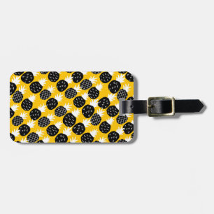 Black pineapples luggage tag