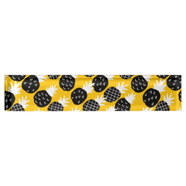 Black pineapples nameplate (Front)