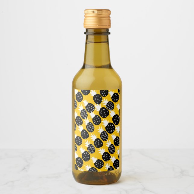 Black pineapples wine label (Front)