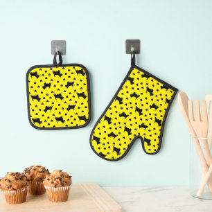 Black Scottish Terriers (Scottie Dogs) - Yellow Oven Mitt & Pot Holder Set