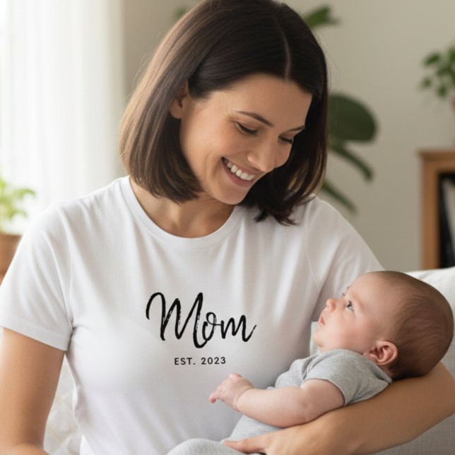 Black Script Established Mom Modern Minimalist T-Shirt (Creator Uploaded)