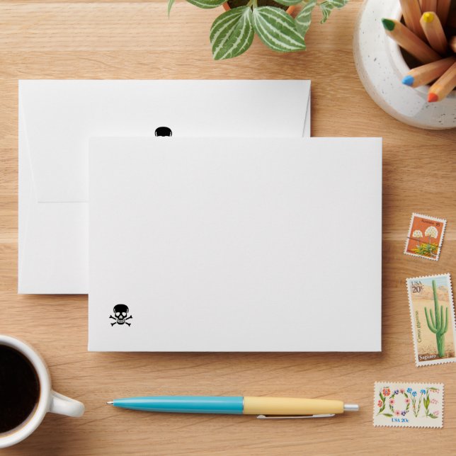 Black Skull white small envelopes front and back (Desk)