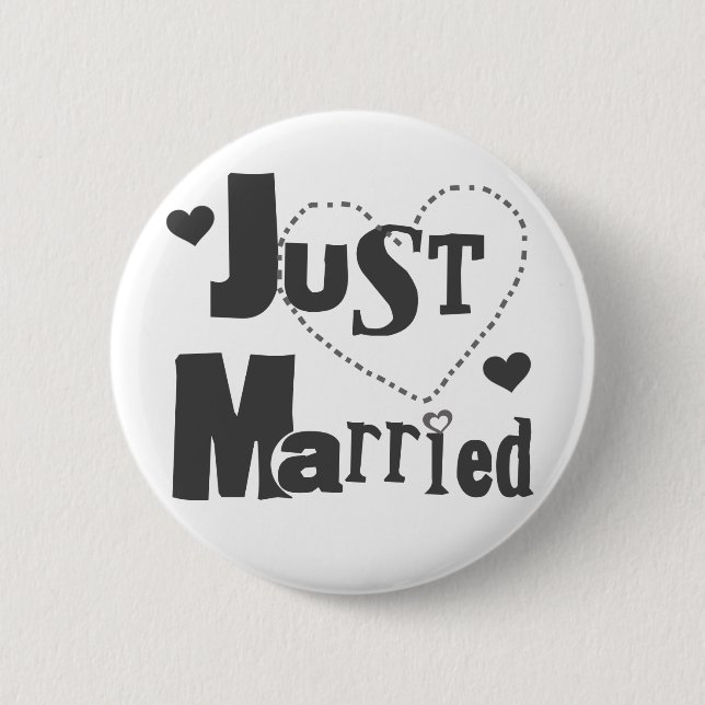 Black Text with Heart Just Married 6 Cm Round Badge (Front)