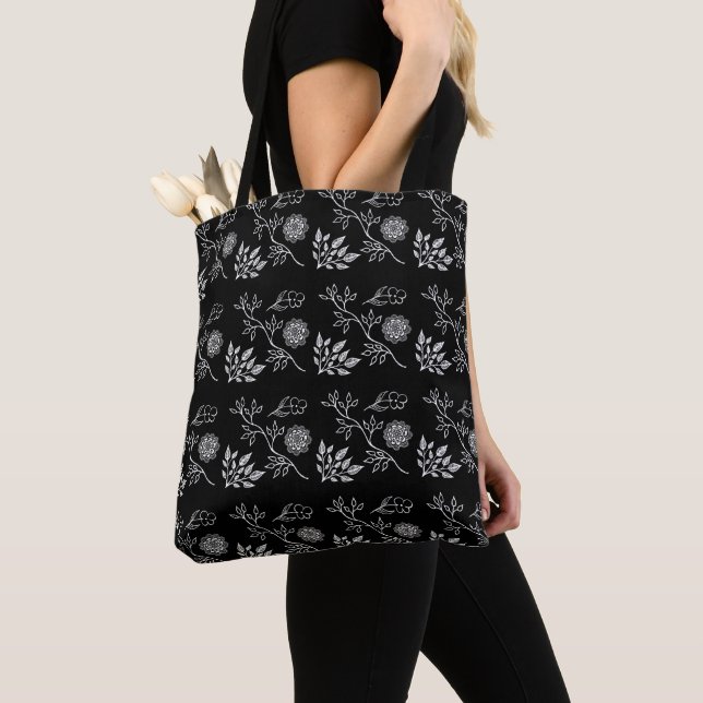Black White floral print pattern tote bag (Close Up)