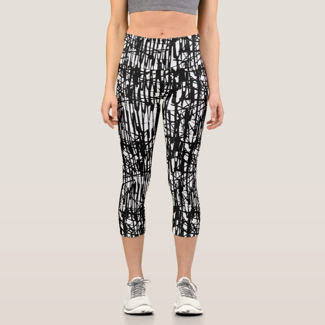 Black White Grunge Pattern Capri Leggings (Front)